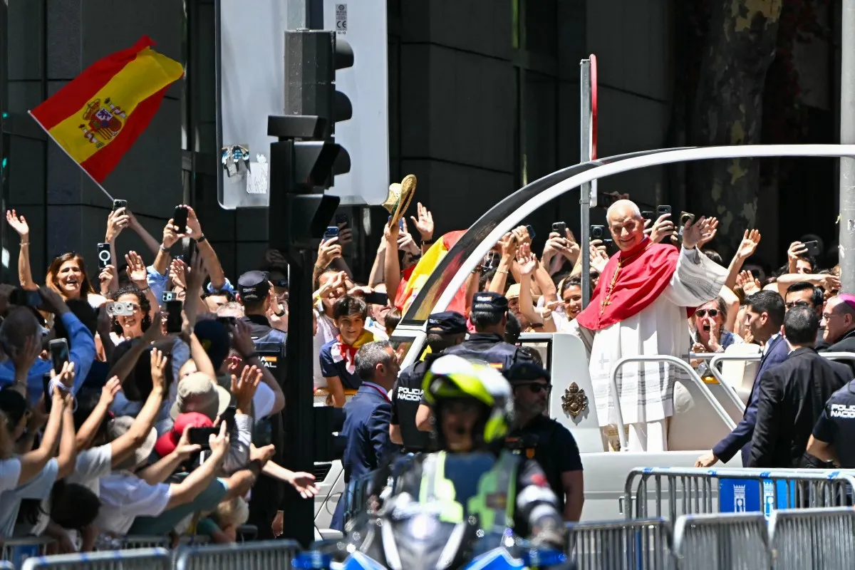 Papa León XIV pide poner fin a “narrativas divisivas y polarizantes” en primera jornada de su visita a España