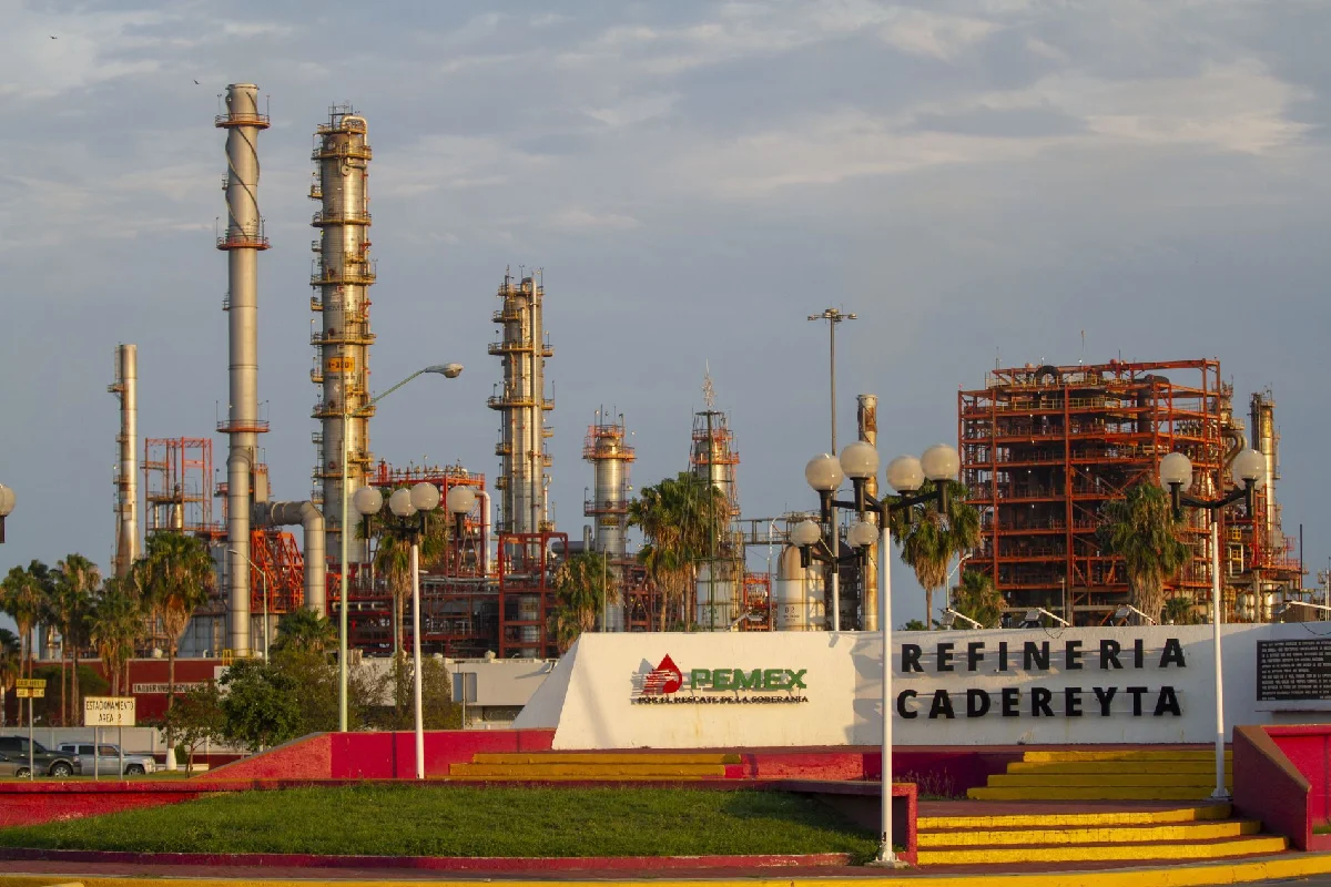 Refinería de Cadereyta, uno de los principales complejos de abastecimiento del norte del país,