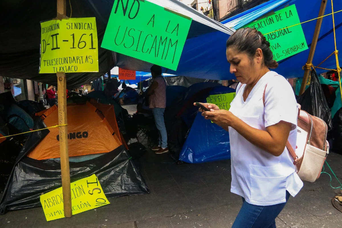 Plantón de la CNTE en CDMX con casas de campaña