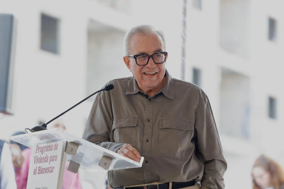 Rubén Rocha Moya sonriendo