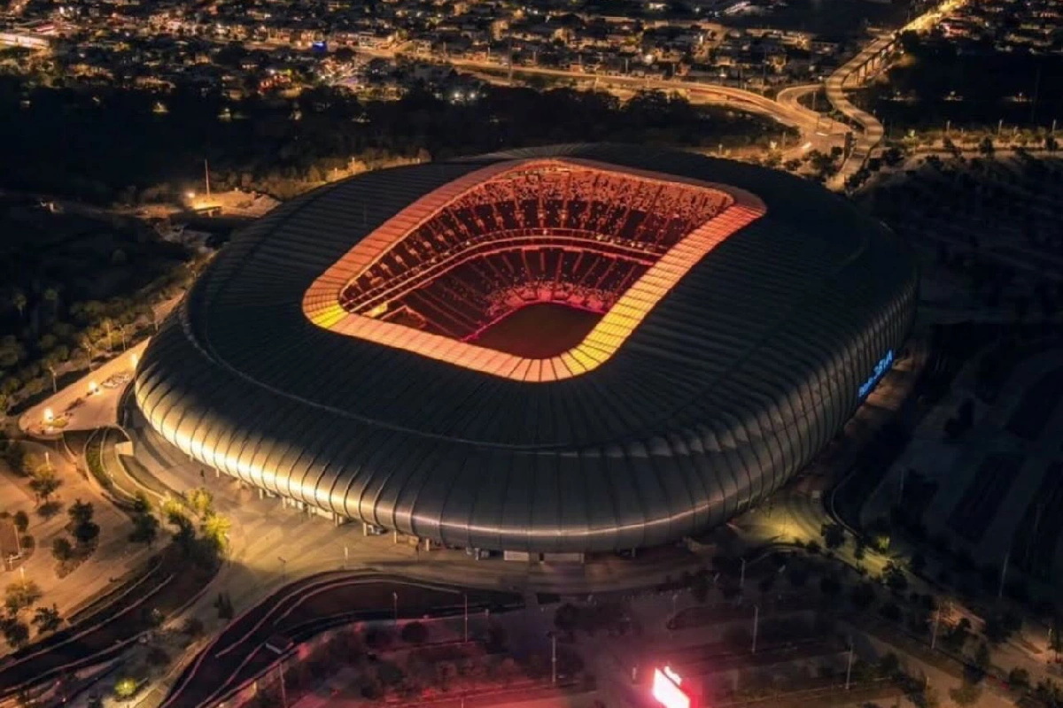 Samuel García anuncia cerveza gratis en el Fan Fest de Monterrey por partido del Mundial entre Países Bajos y Marruecos