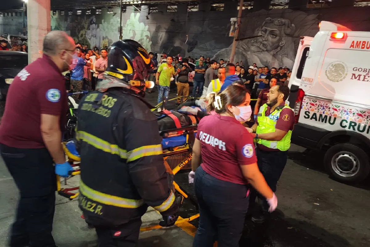 Se incendia bodega en el Mercado de Jamaica; hay un trabajador lesionado