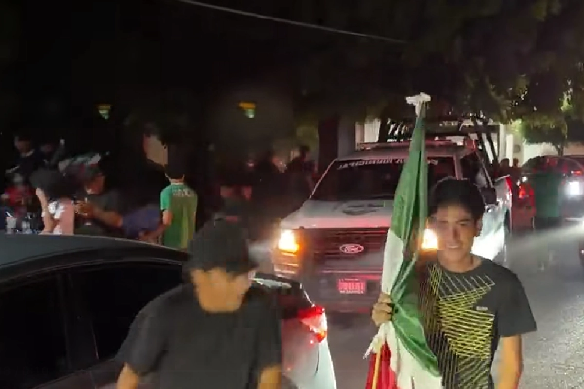 Suspenden a policía de Apatzingán, Michoacán, que disparó durante festejos por la victoria de México