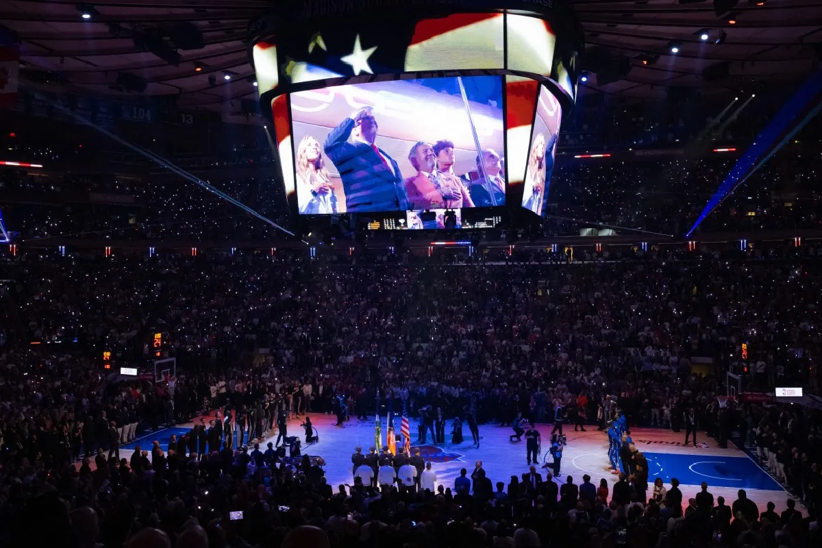 Abuchean a Trump en el Madison Square antes del tercer juego de Finales de la NBA