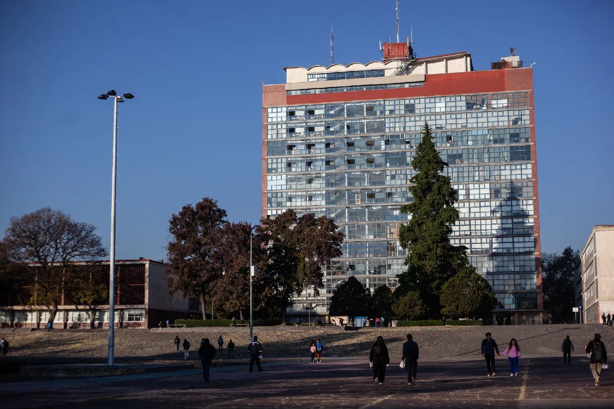 UNAM ciudad unviersitaria día soleado