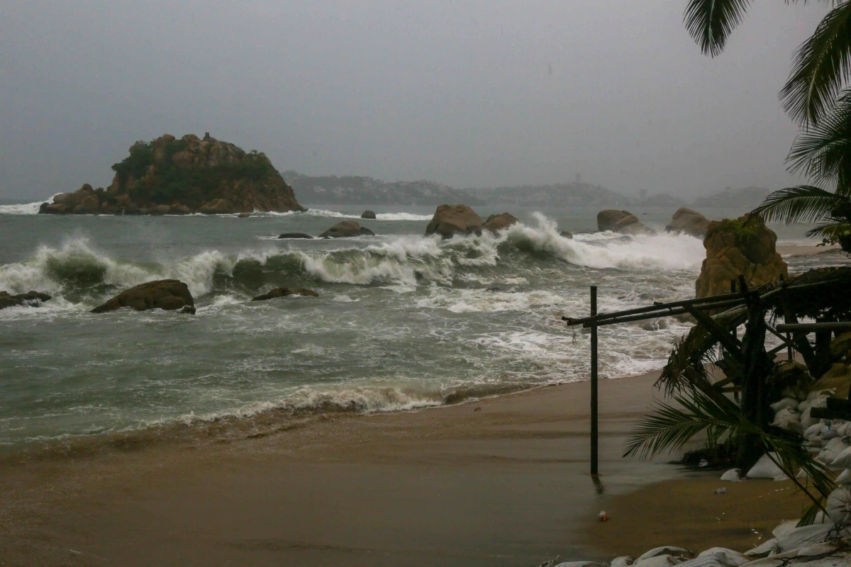 Efectos previo a la llegada de la Tormenta Tropical Boris a Acapulco. Foto: Cuartoscuro
