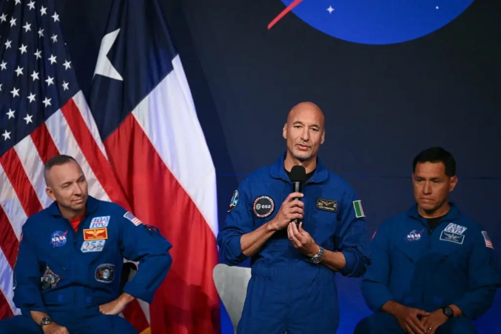 El astronauta de la Agencia espacial europea Randy Bresnik, el piloto Luca Parmitano y el especialista Frank Rubio.