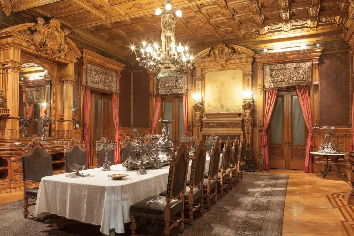 Por "violaciones al Estado de derecho", académicos del INAH presentan denuncia por cena de la FIFA en el Castillo de Chapultepec