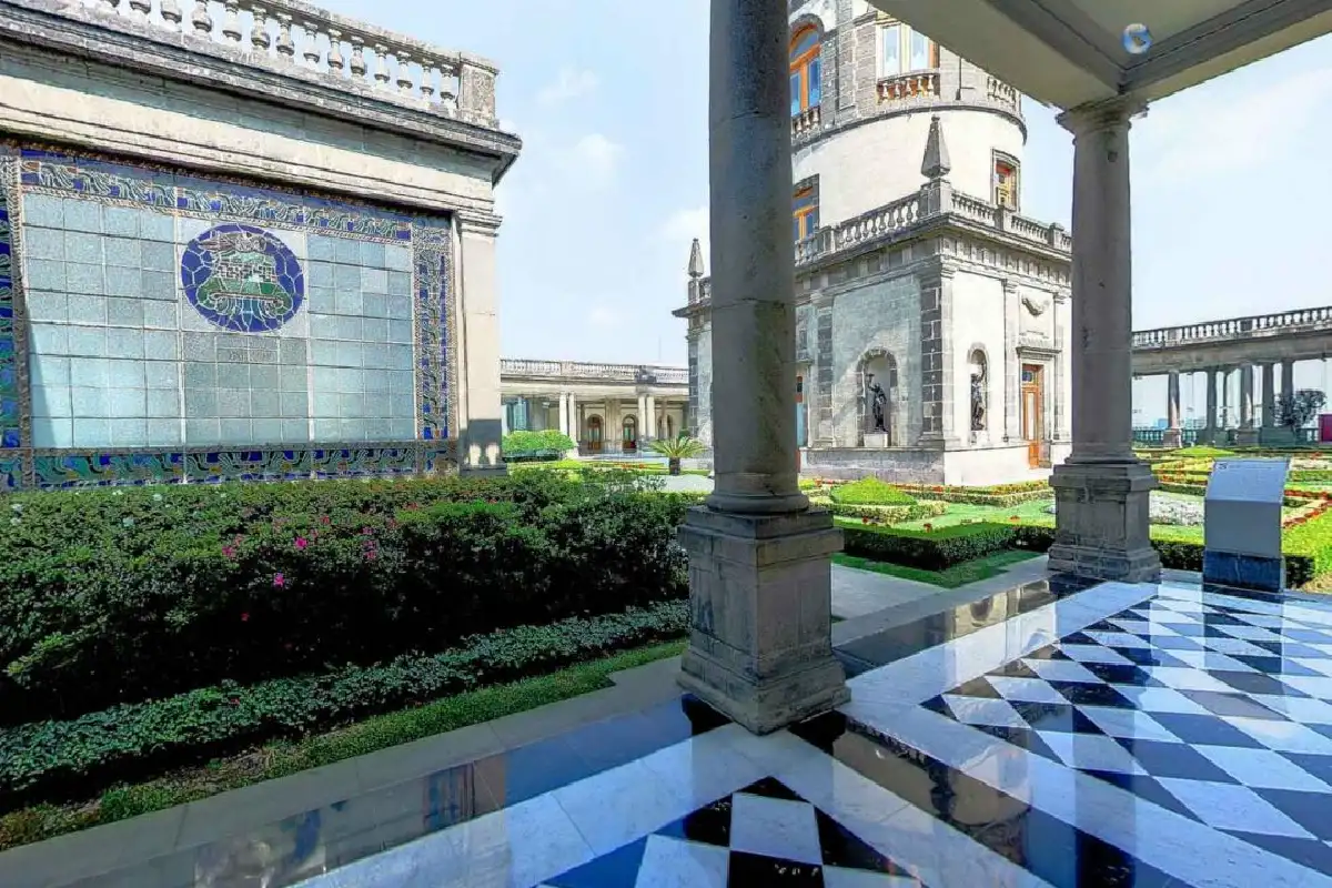 Por "violaciones al Estado de derecho", académicos del INAH presentan denuncia por cena de la FIFA en el Castillo de Chapultepec