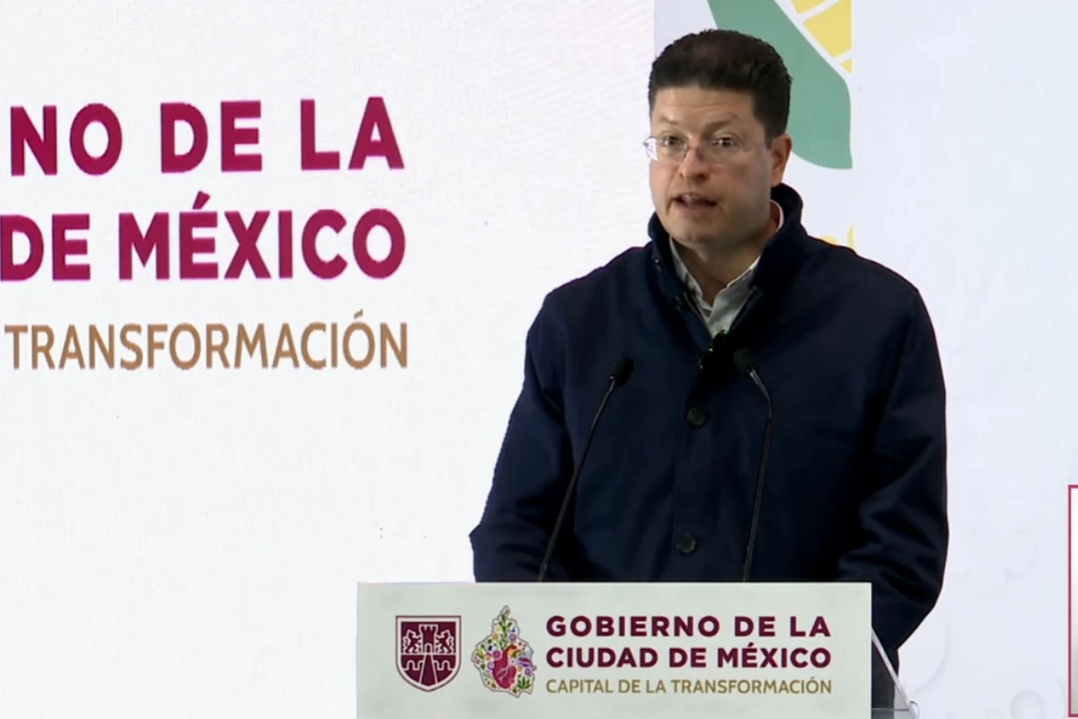 CDMX alista operativo por marchas: revisarán autobuses de normalistas y protegerán el AICM; Brugada descarta represión