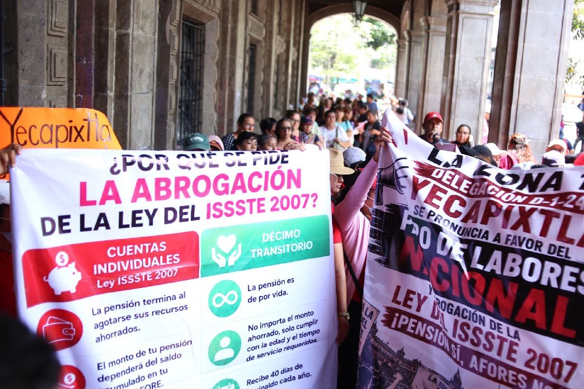 En Morelos, la CNTE irrumpió en la entrega de tarjeta del programa "Corazón de Mujer"