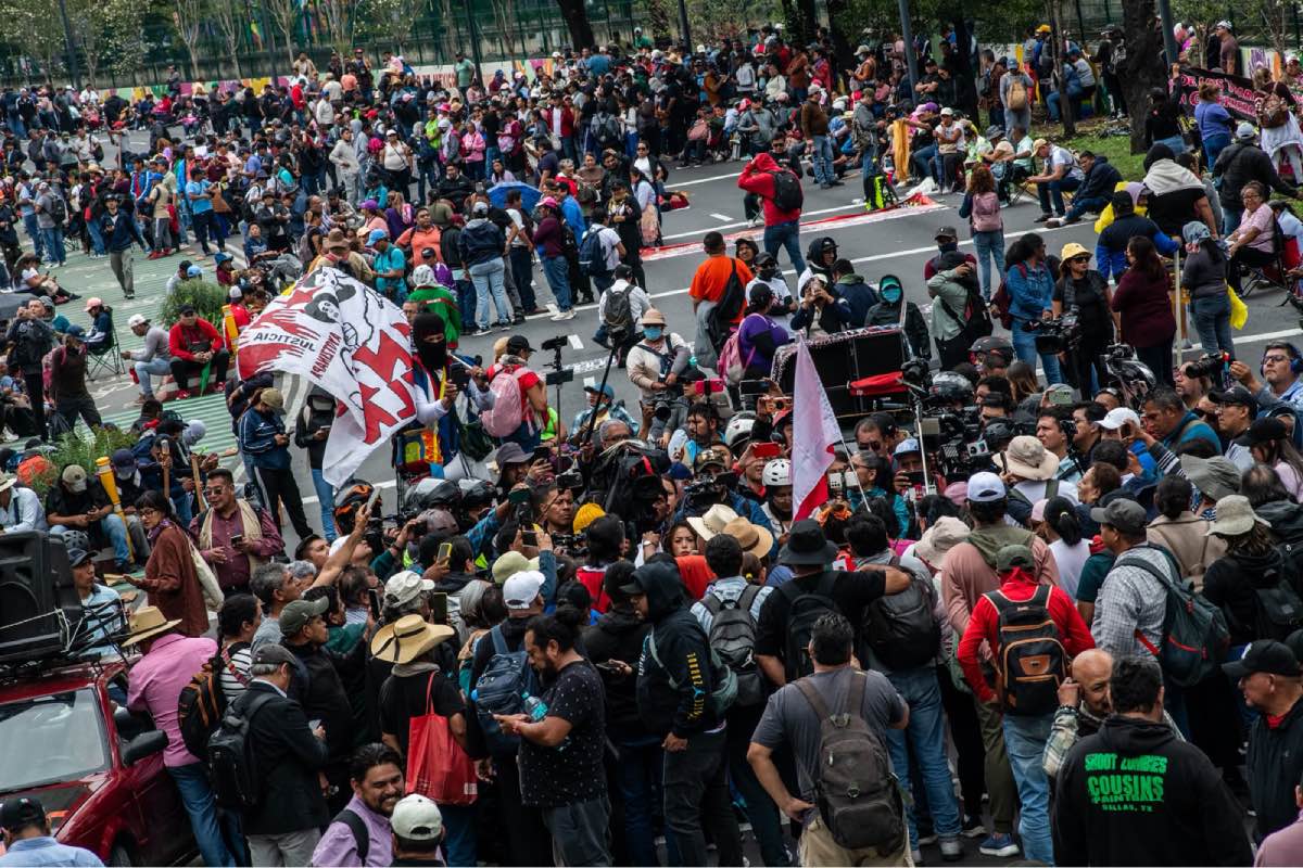 Mientras unos hablan de futbol, turismo y celebración, otros reclaman salarios, condiciones laborales y justicia