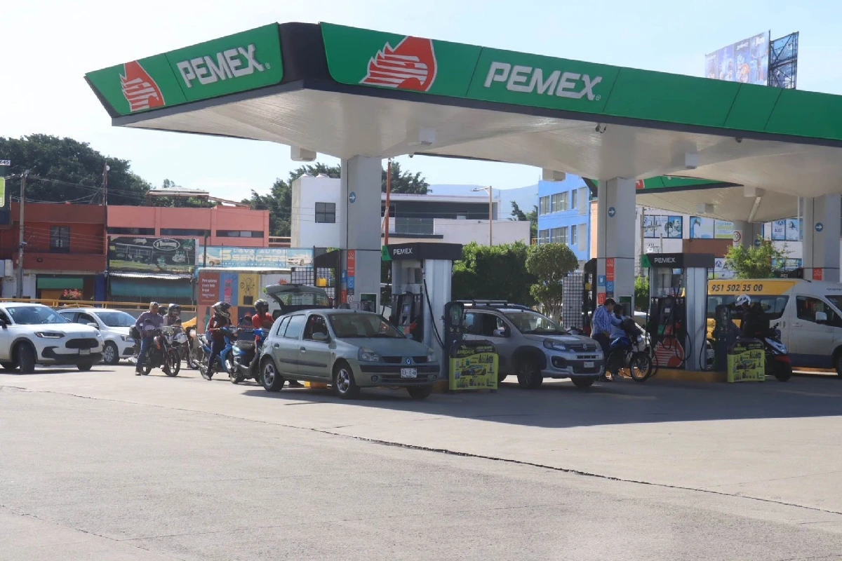 Pese a desabasto en gasolineras de Pemex en Oaxaca, CNTE mantiene sus bloqueos