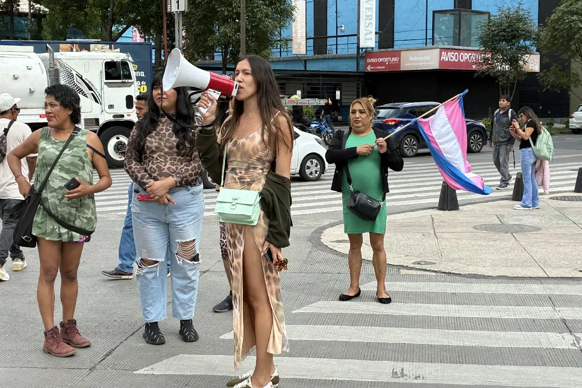 crisis-trans-violencia-protestan-activistas-marcha-orgullo-lgbt.webp