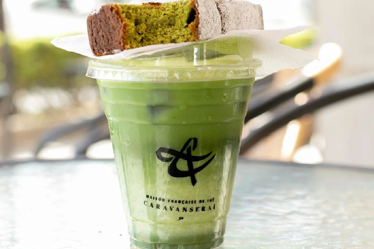 panqué de matcha y matcha latte