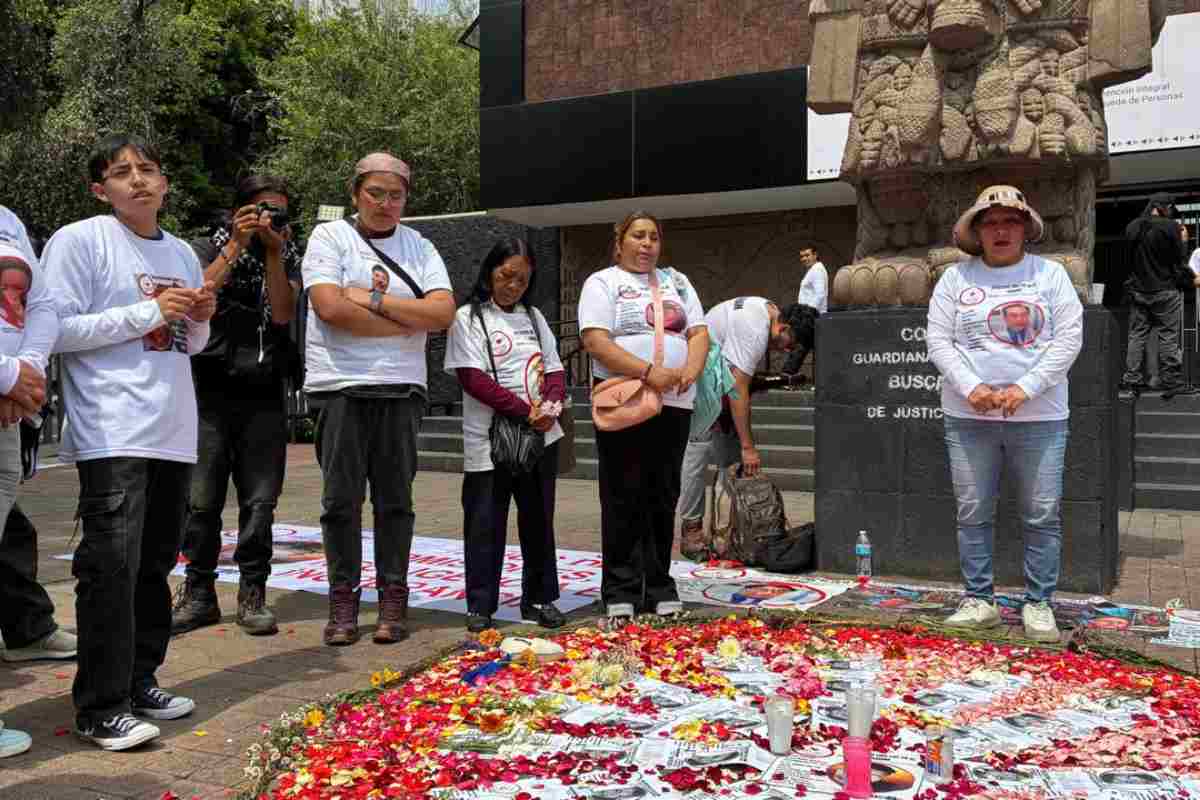 familias-personas-desaparecidas-clausuran-centro-busqueda-previa-tercer-partido-mexico-4