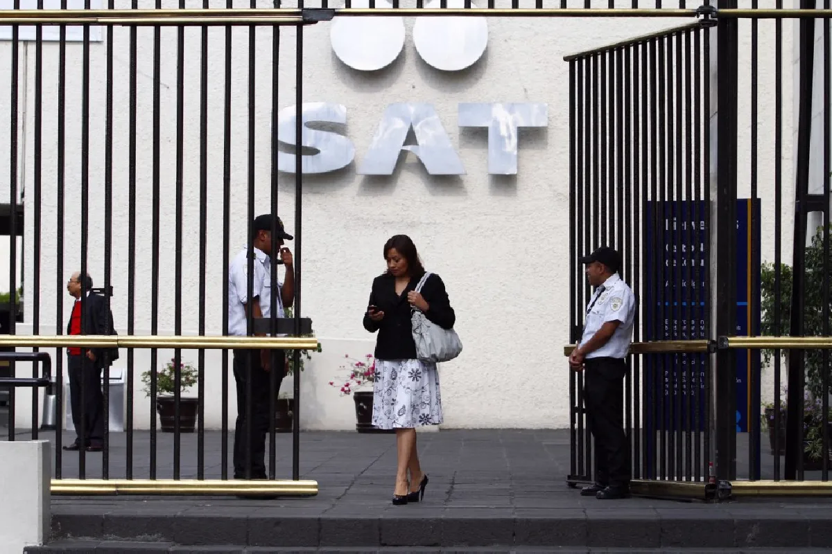 FGR aprehende a exadministrador de Grandes Contribuyentes del SAT acusado de enriquecimiento ilícito