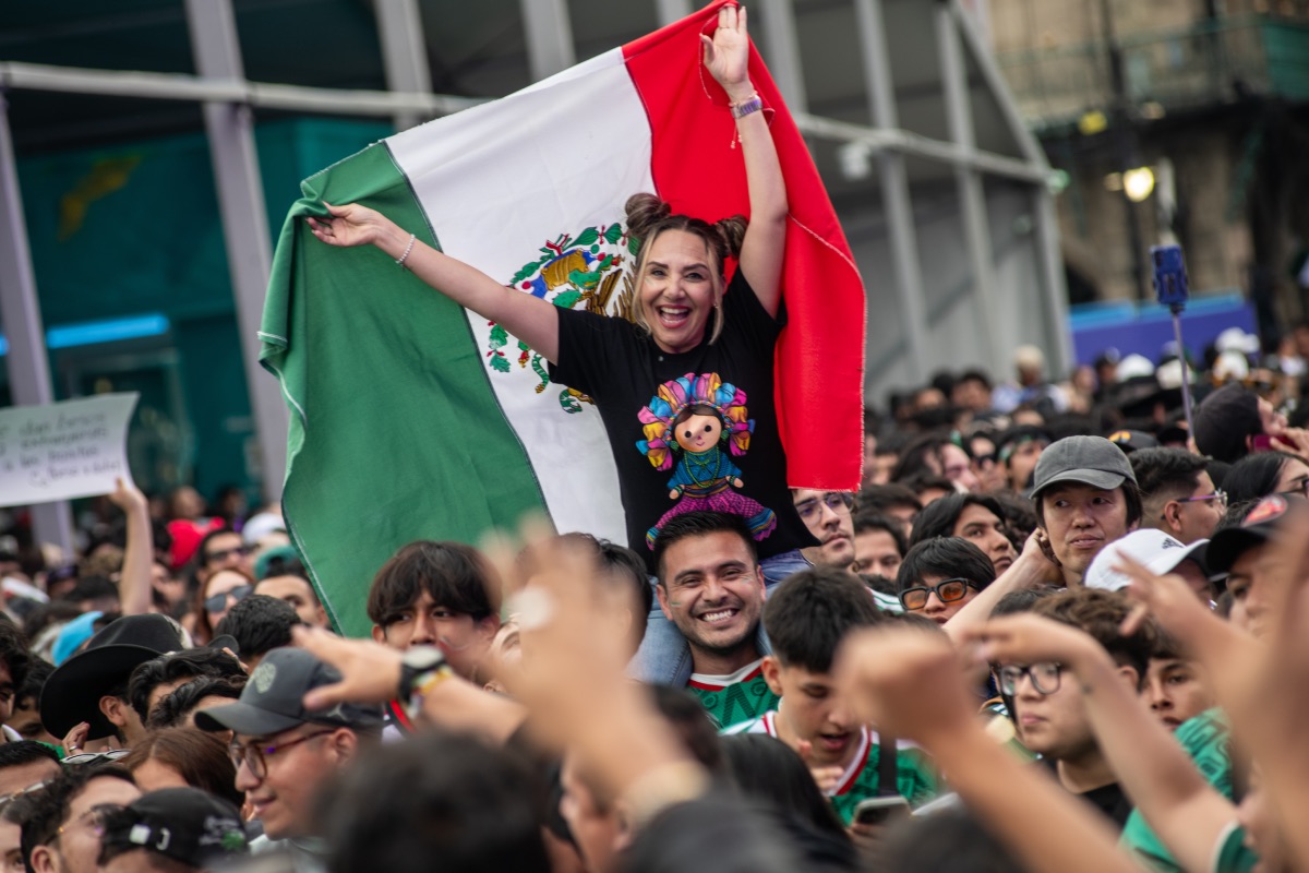 La celebración futbolera encontró su destino en el Ángel de la Independencia