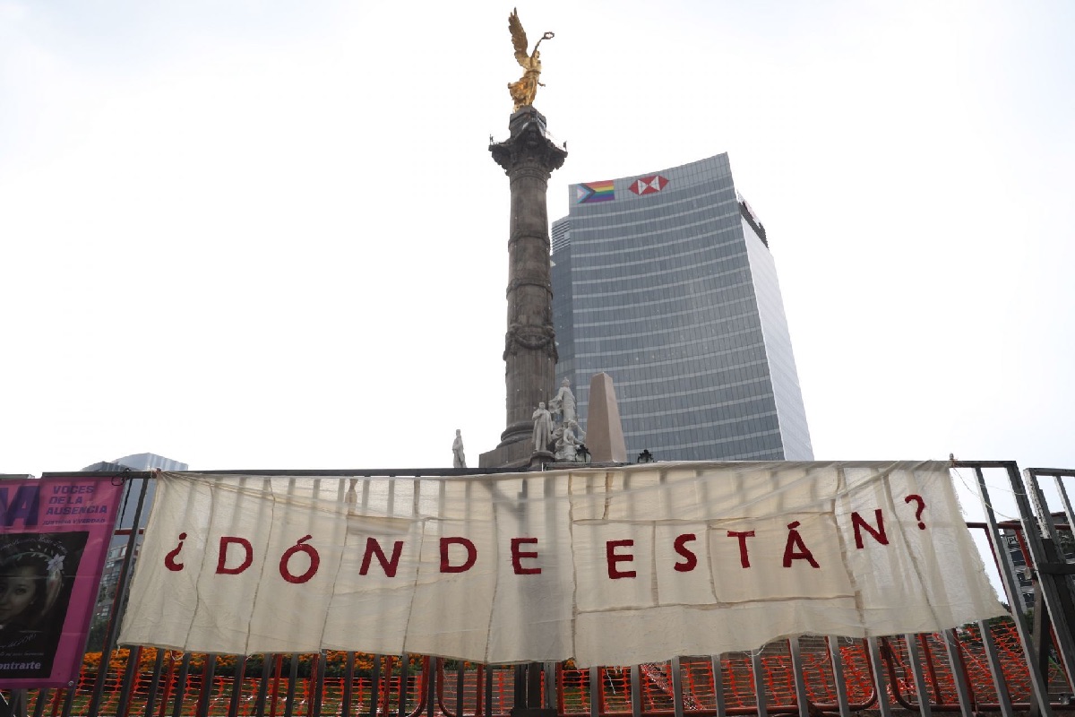 Colectivos de búsqueda dejaron el Ángel de la Independencia