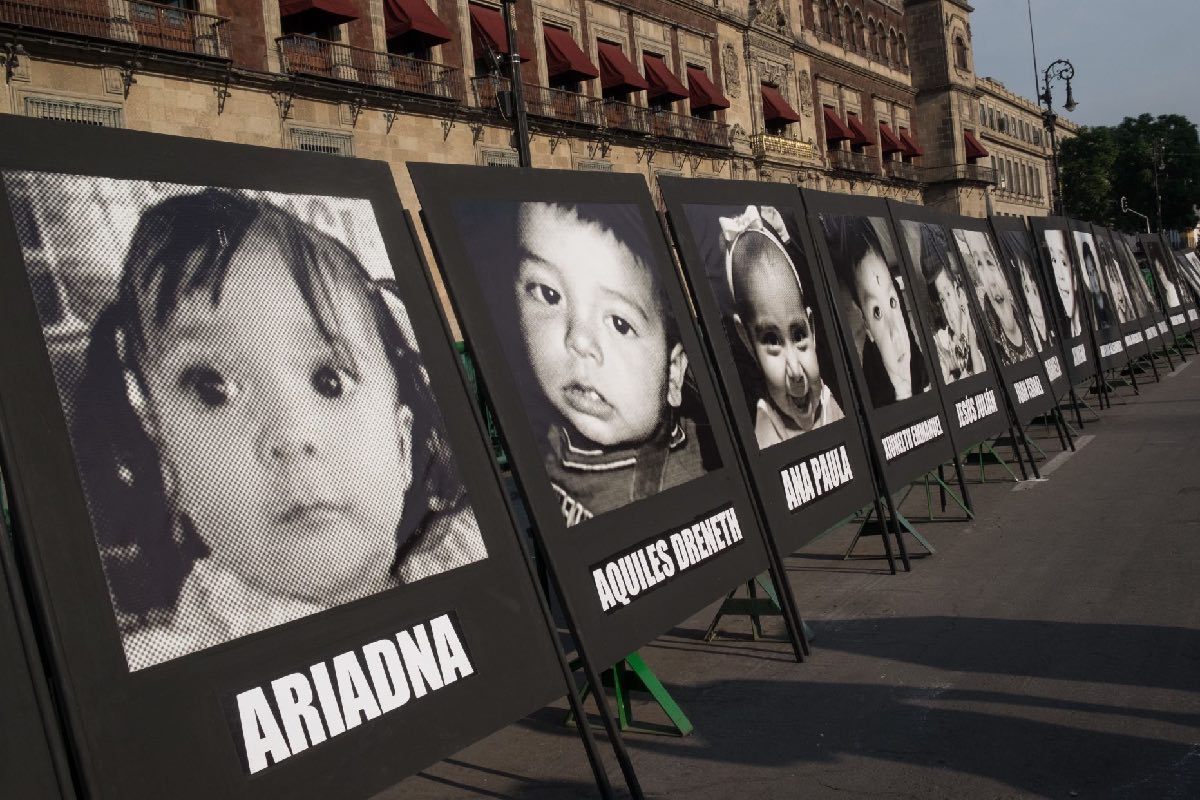 Padres y familiares realizaron una manifestación en 2018, en la Ciudad de México, para recordar a las víctimas en la guardería ABC