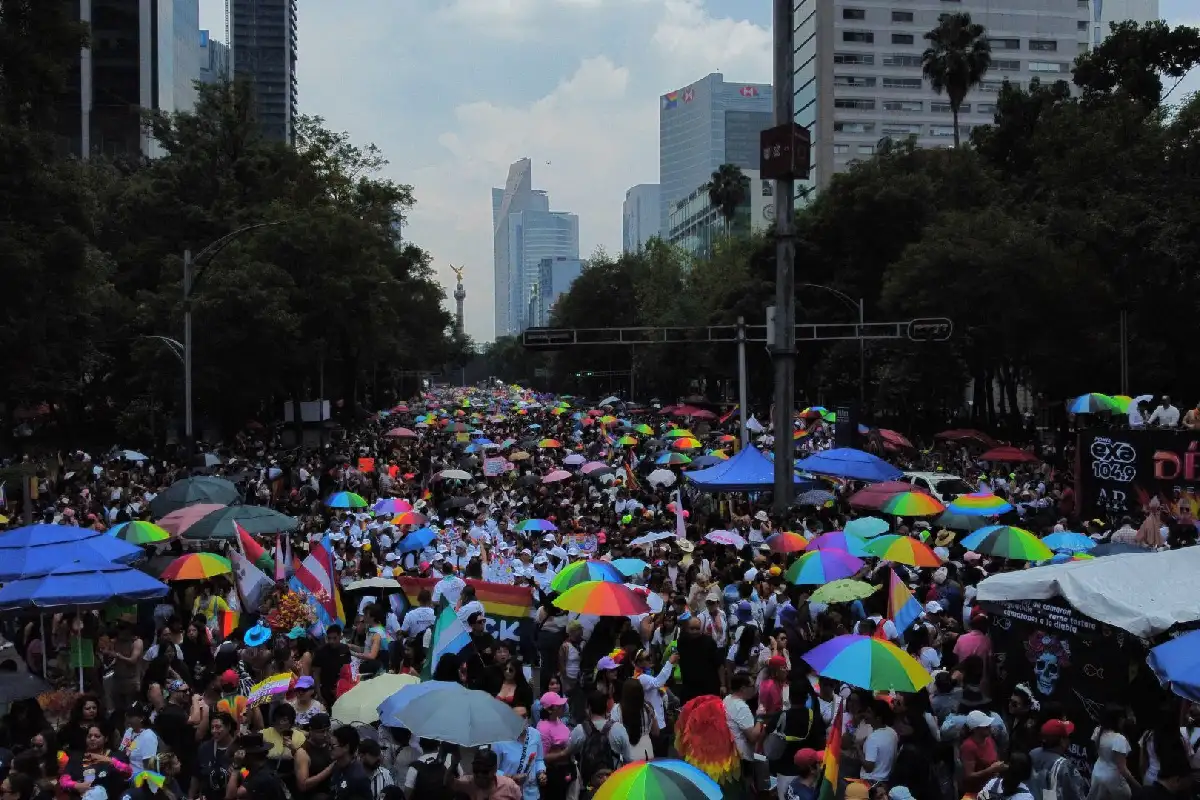 Marcha del Orgullo llegó al Zócalo y concluyó con saldo blanco; asistieron 550 mil personas