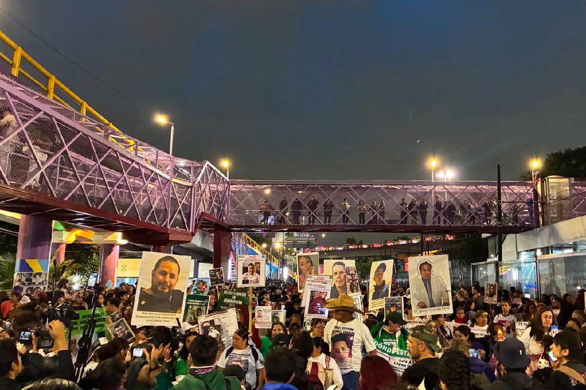 Colectivos de madres y padres buscadores intentaron llegar al estadio