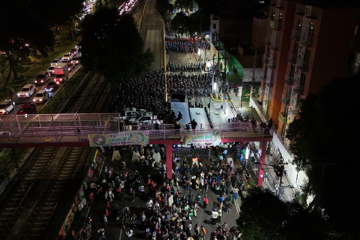 La Secretaría de Seguridad Ciudadana desplegó un operativo sobre Tlalpan para impedir el avance de los colectivos de madres y padres buscadores