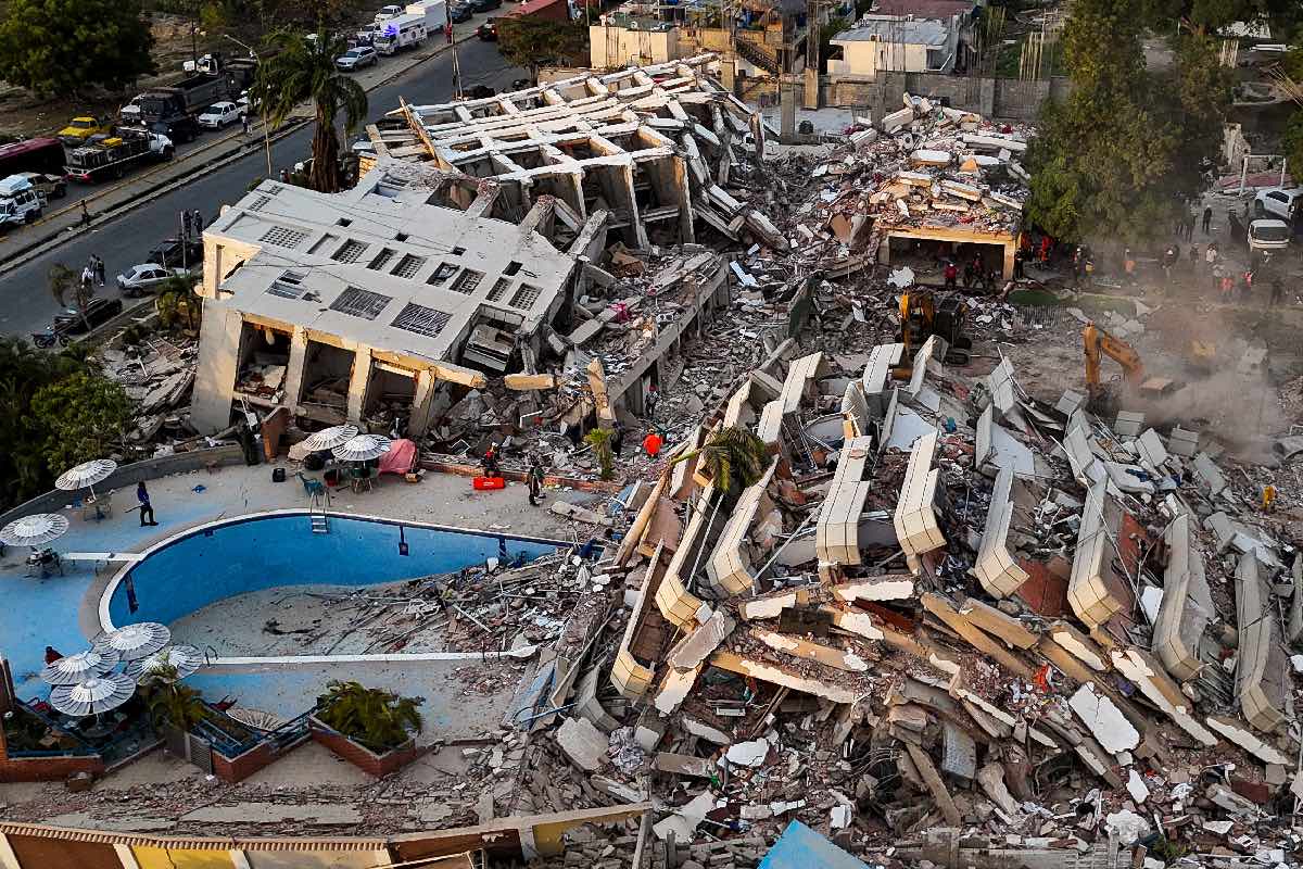 Miles de rescatistas, familiares y voluntarios excavan día y noche para hallar sobrevivientes