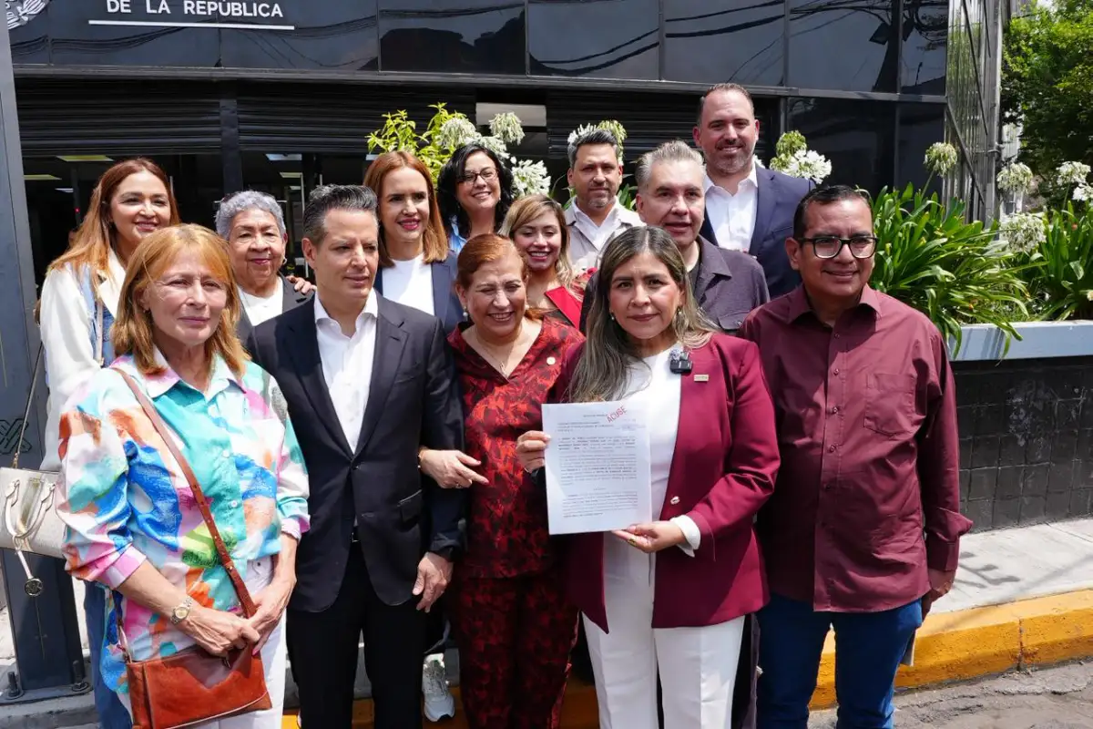 Morena denuncia ante la FGR presunta corrupción en contrato firmado durante gestión de Adrián de la Garza en Monterrey