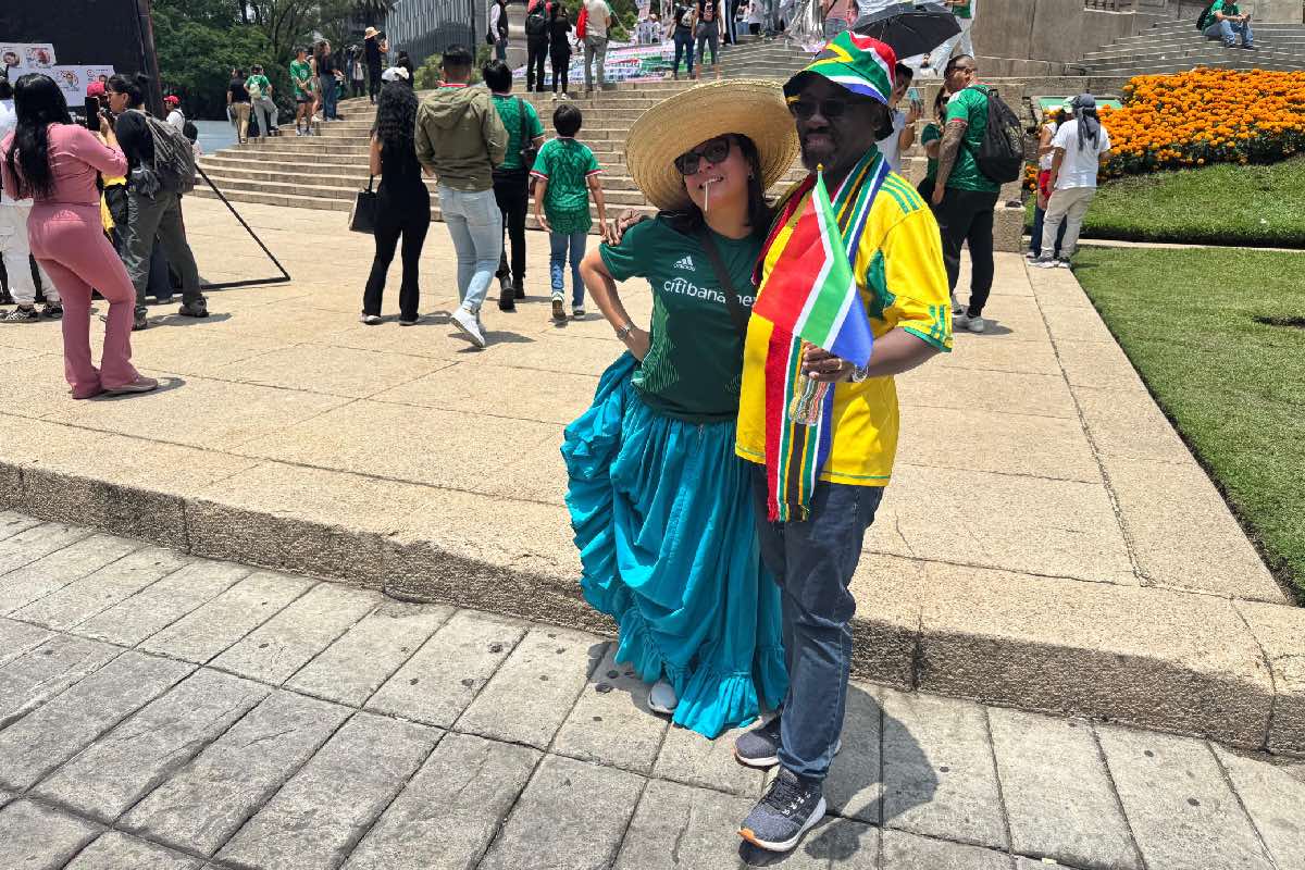 Jacob, un solitario turista sudafricano, muy solicitado para posar en fotografías