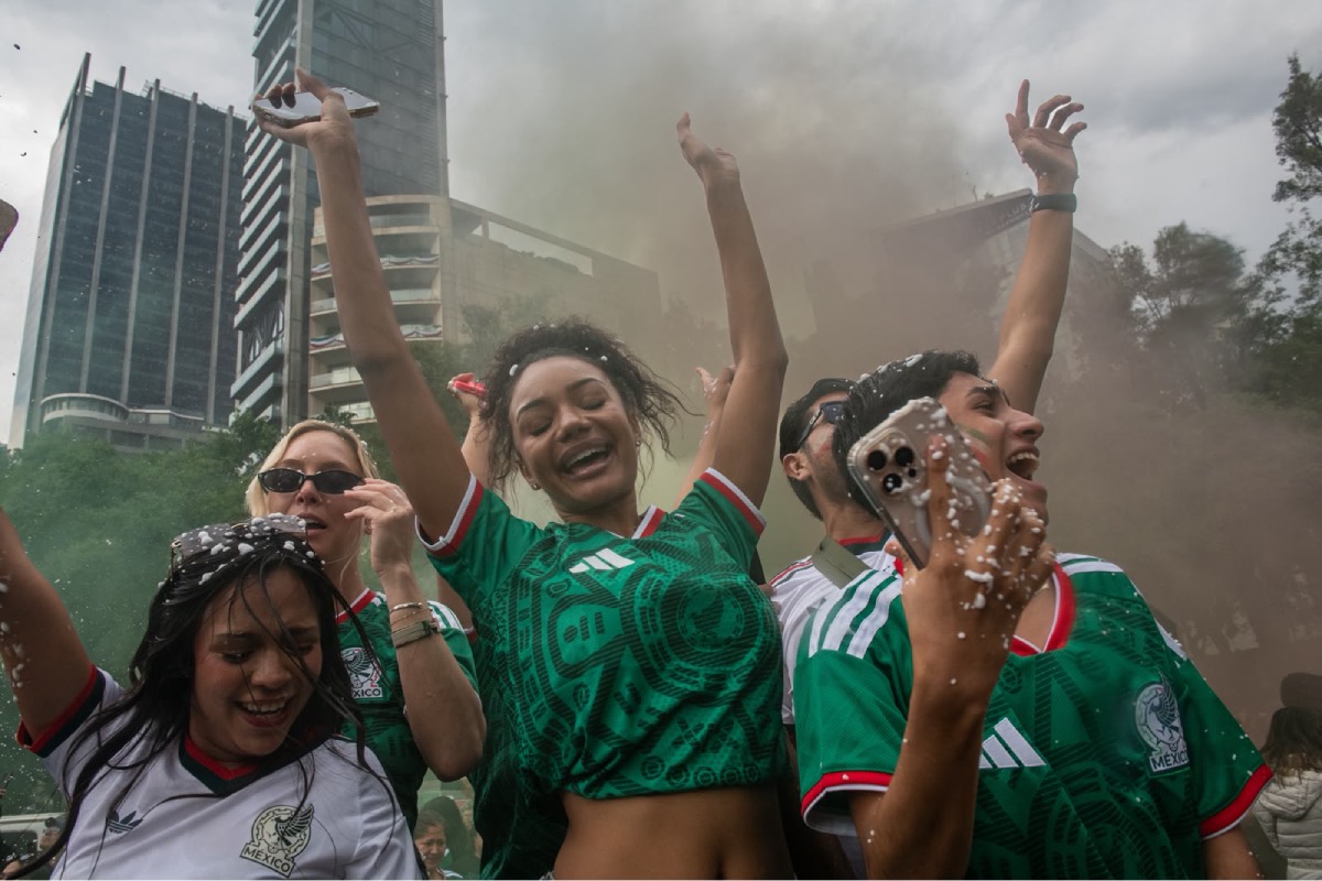 Miles convirtieron el Ángel de la Independencia en punto de encuentro de la celebración
