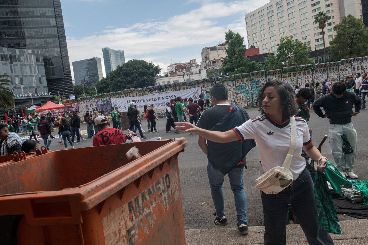 Algunas personas sí usaron los contenedores para depositar desechos