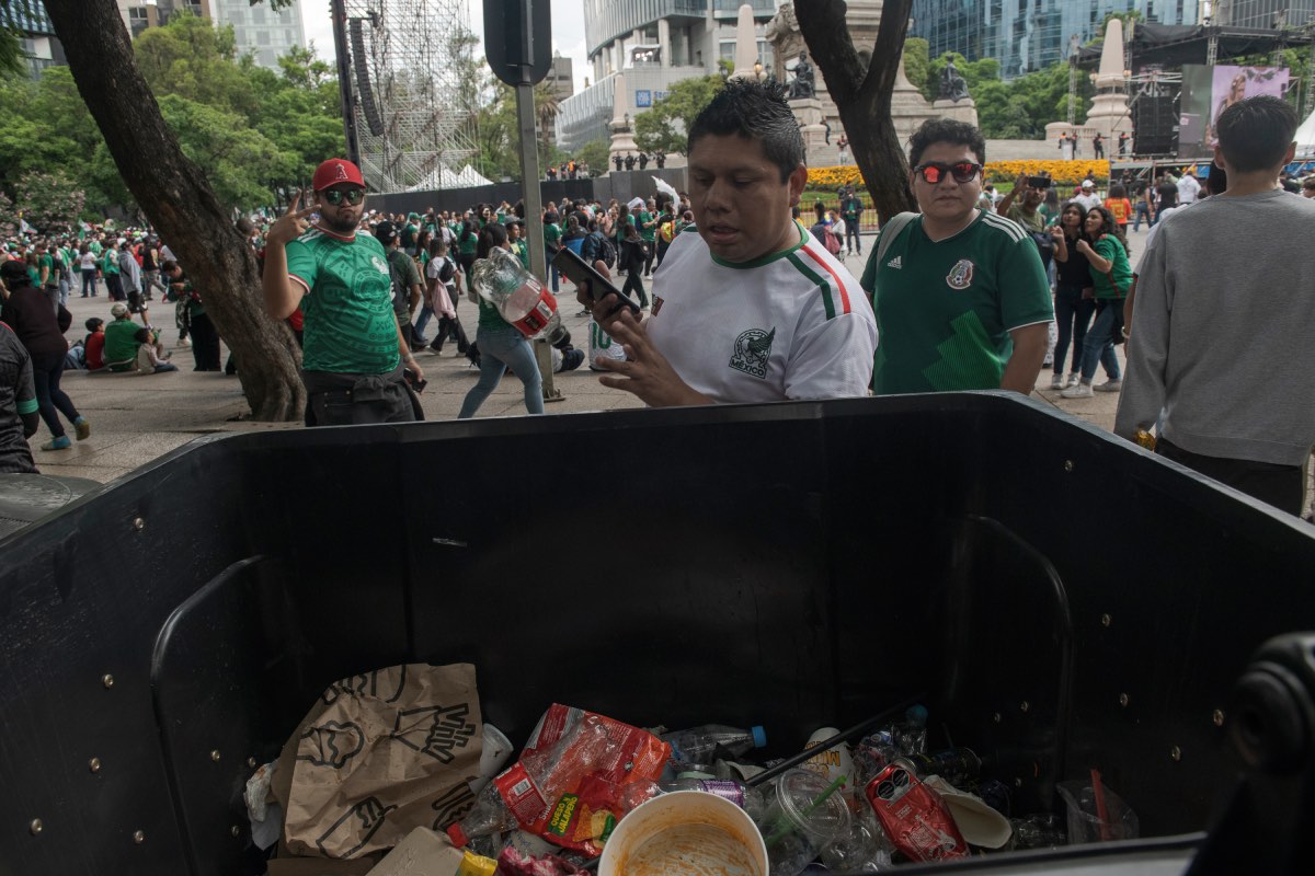Gane o pierda México, se festeja y se genera basura