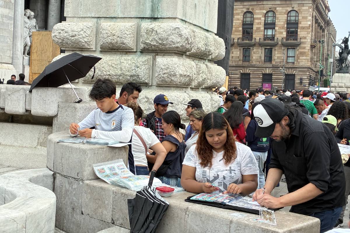 En Bellas Artes, un tianguis improvisado para coleccionistas