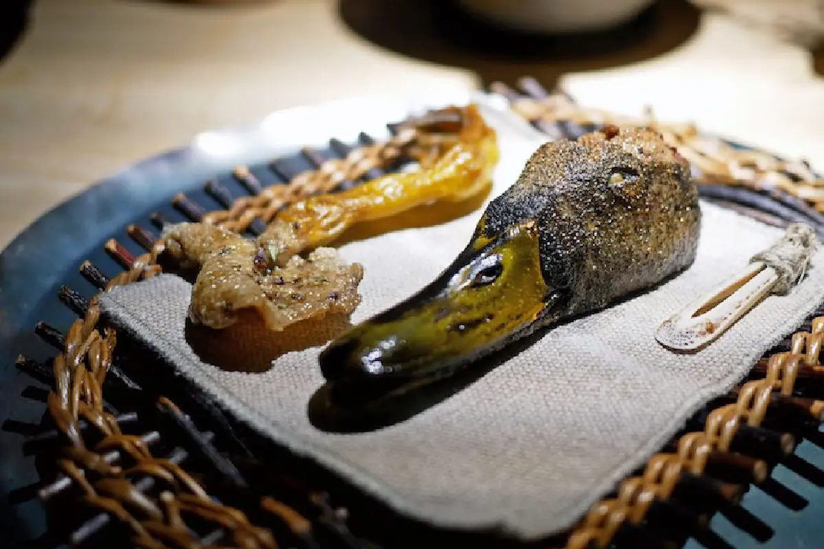 pato servido en restaurante Noma