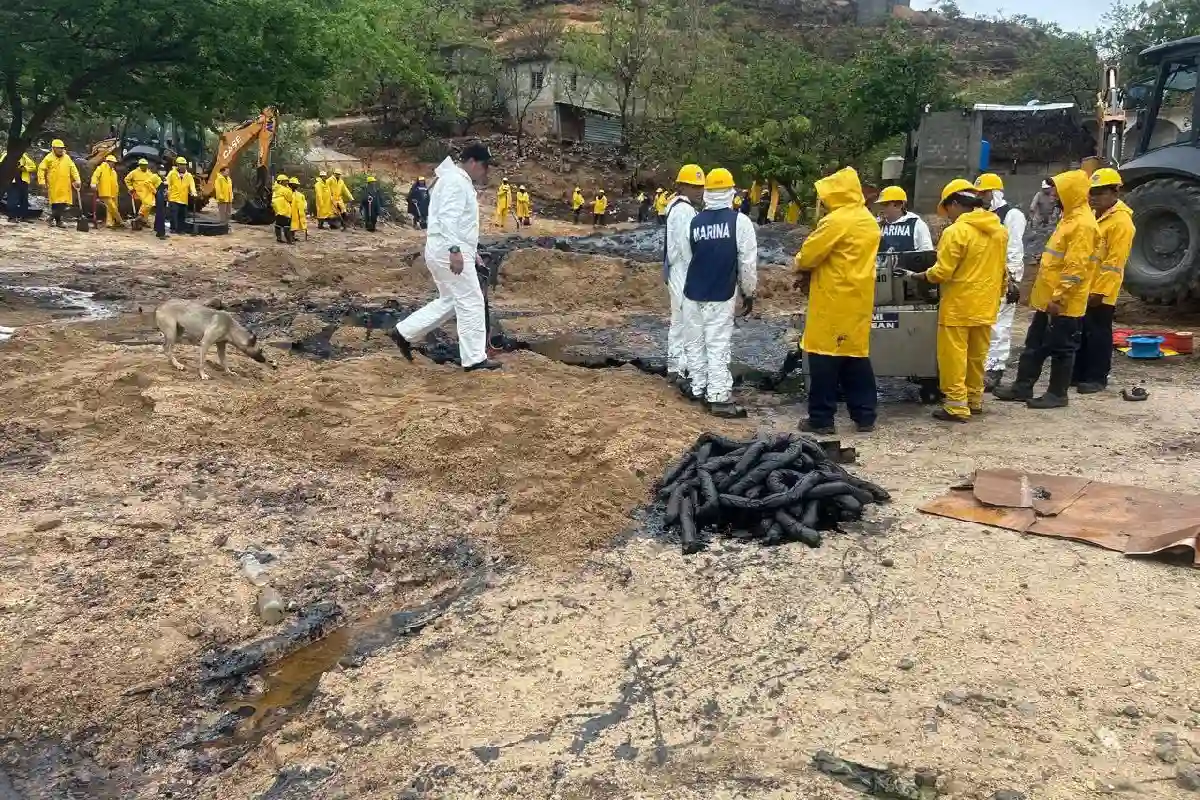 Pemex reporta reparación de fuga de combustóleo en Salina Cruz y atiende toma clandestina con fuga de gas en Puebla
