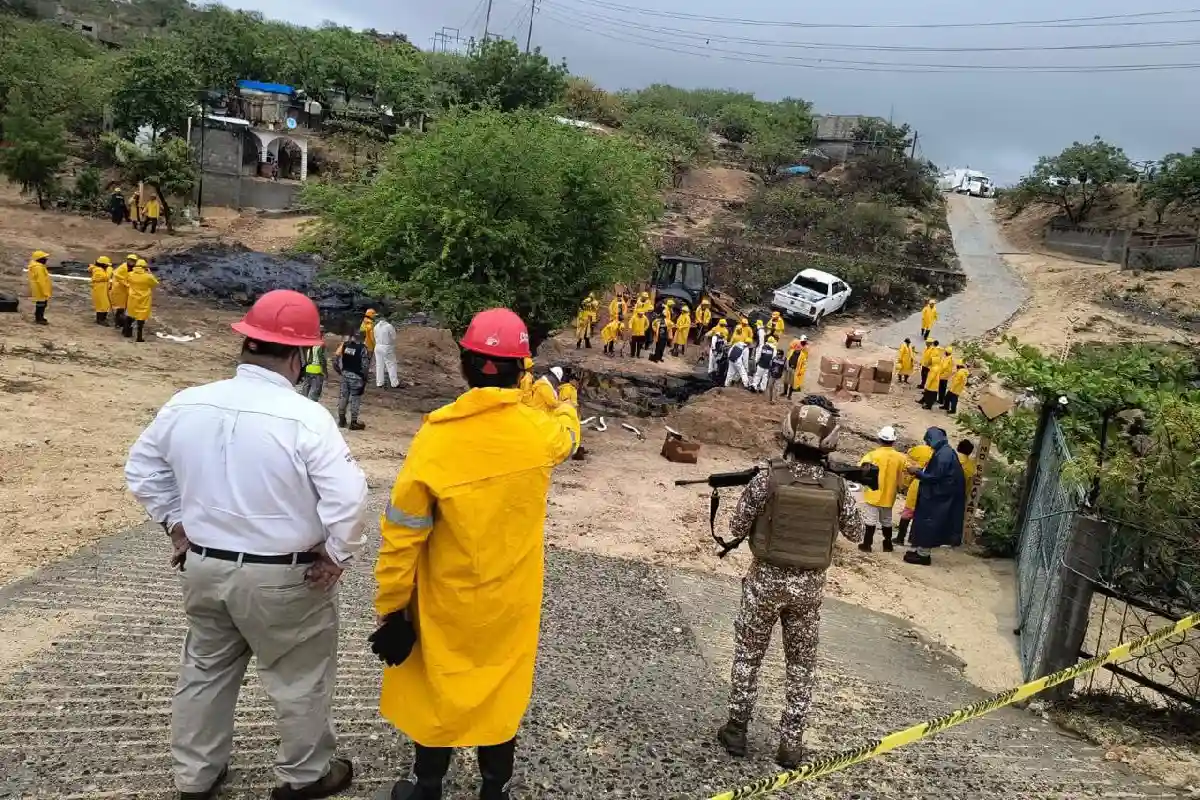 Pemex reporta reparación de fuga de combustóleo en Salina Cruz y atiende toma clandestina con fuga de gas en Puebla