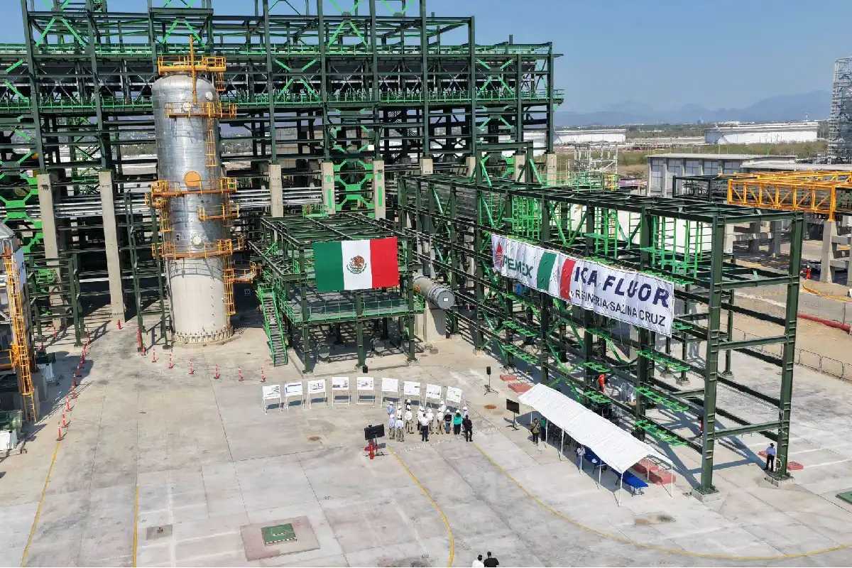 Alcalde de Salina Cruz, Oaxaca, exige a Pemex sustituir ductos dañados y atender los impactos ambientales tras derrame