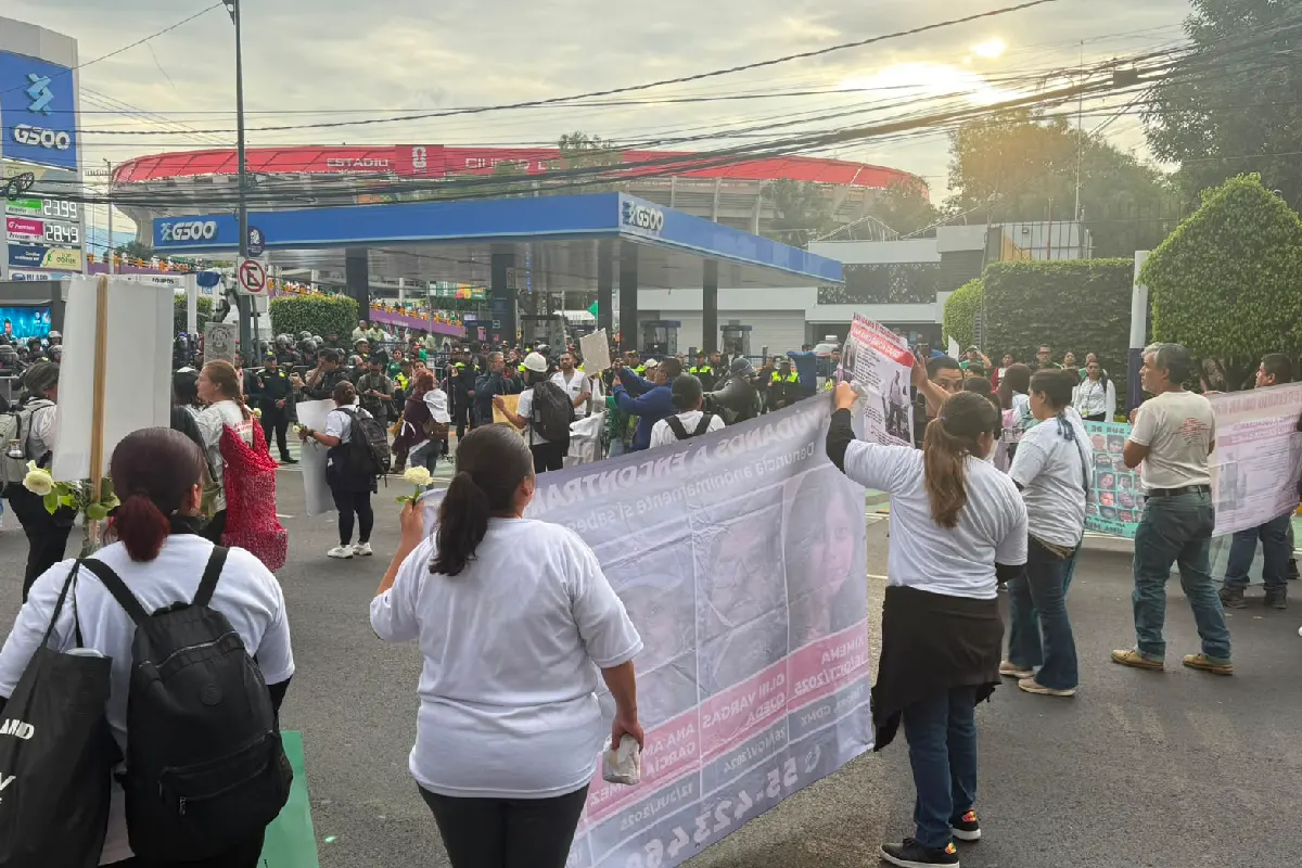 protesta buscadoras estadio cdmx