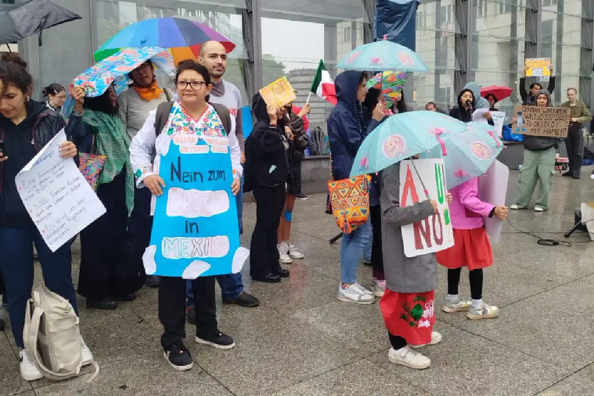 Mexicanos se manifiestan en Alemania: Rechazan planta de amoníaco que pone en riesgo a comunidades y ecosistema de Topolobampo
