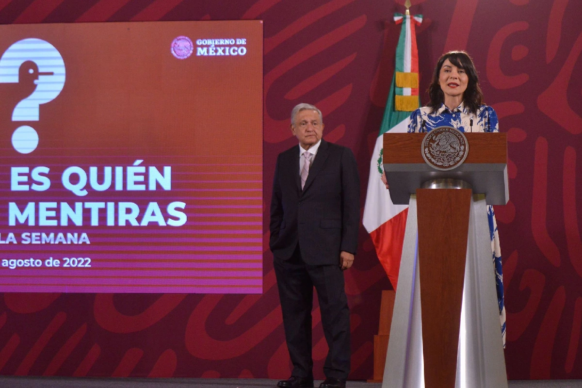 Ana Elizabeth García Vilchis, directora de Redes de la Coordinación General de Comunicación Social y Vocería de Presidencia, presentó su sección "Quién es quién en las mentiras de la semana