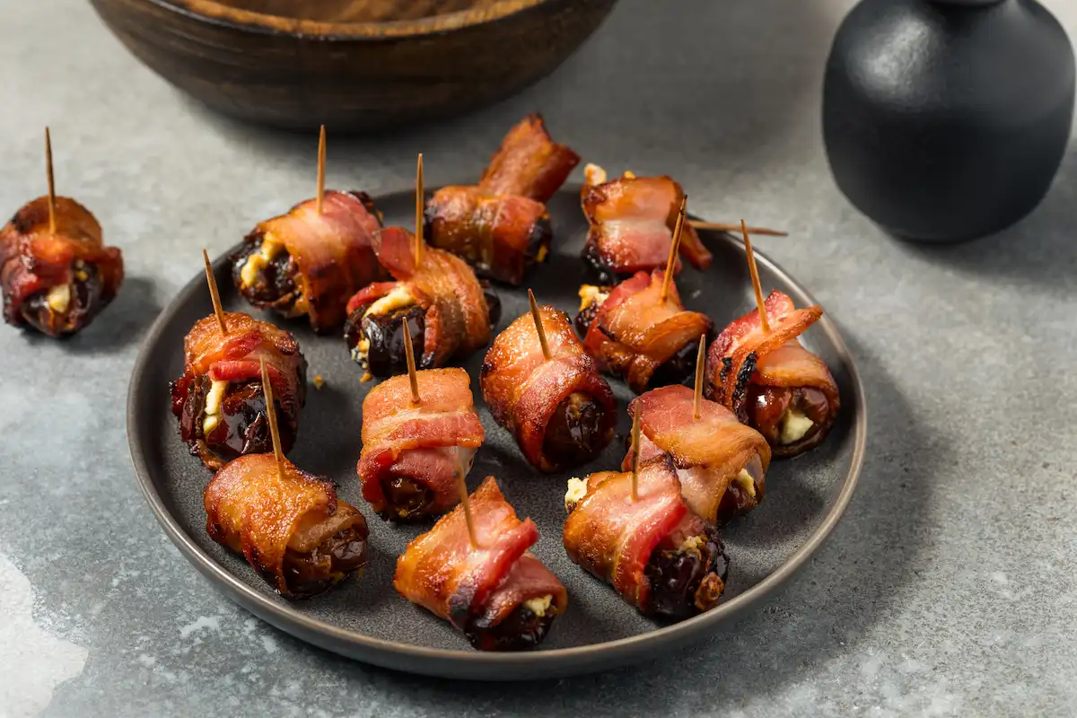 receta de dátiles con queso de cabra y tocino
