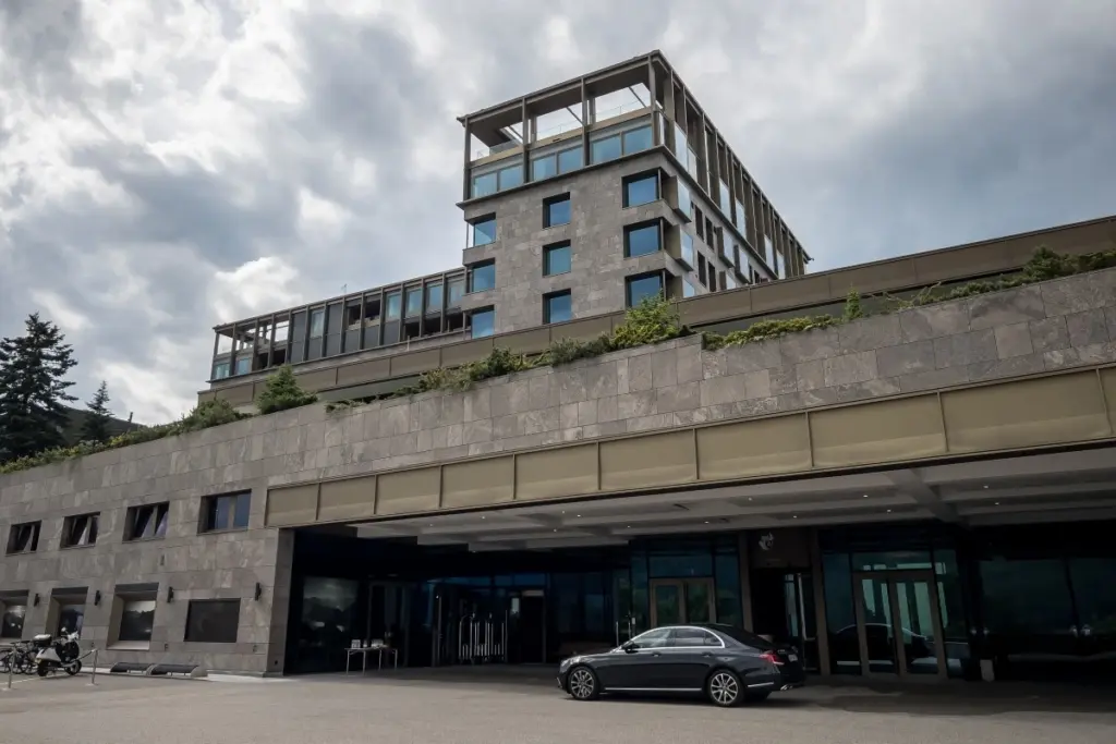 Resort Burgenstock en Suiza será el lugar donde se piensa firmar el tratado de Irán y EU.