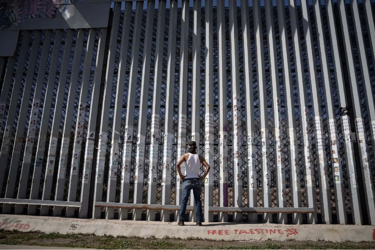Trump proyecta finalizar construcción del muro fronterizo con México en 2027