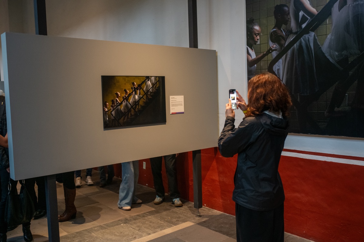 En uno de los muros del Museo Franz Mayer, algunas de las fotografías reconocidas por World Press Photo