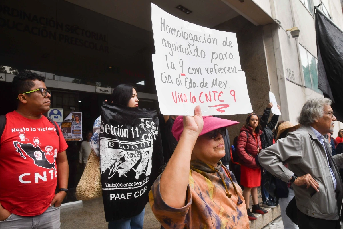 CNTE retoma protestas; Sheinbaum insiste en consulta a maestros