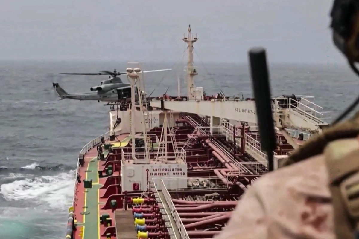 EU detiene bombardeos a Irán, que también frena ataques