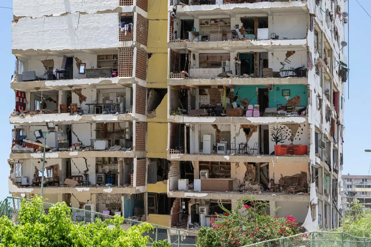 Edificios dañados a una semana de los sismos en Venezuela.