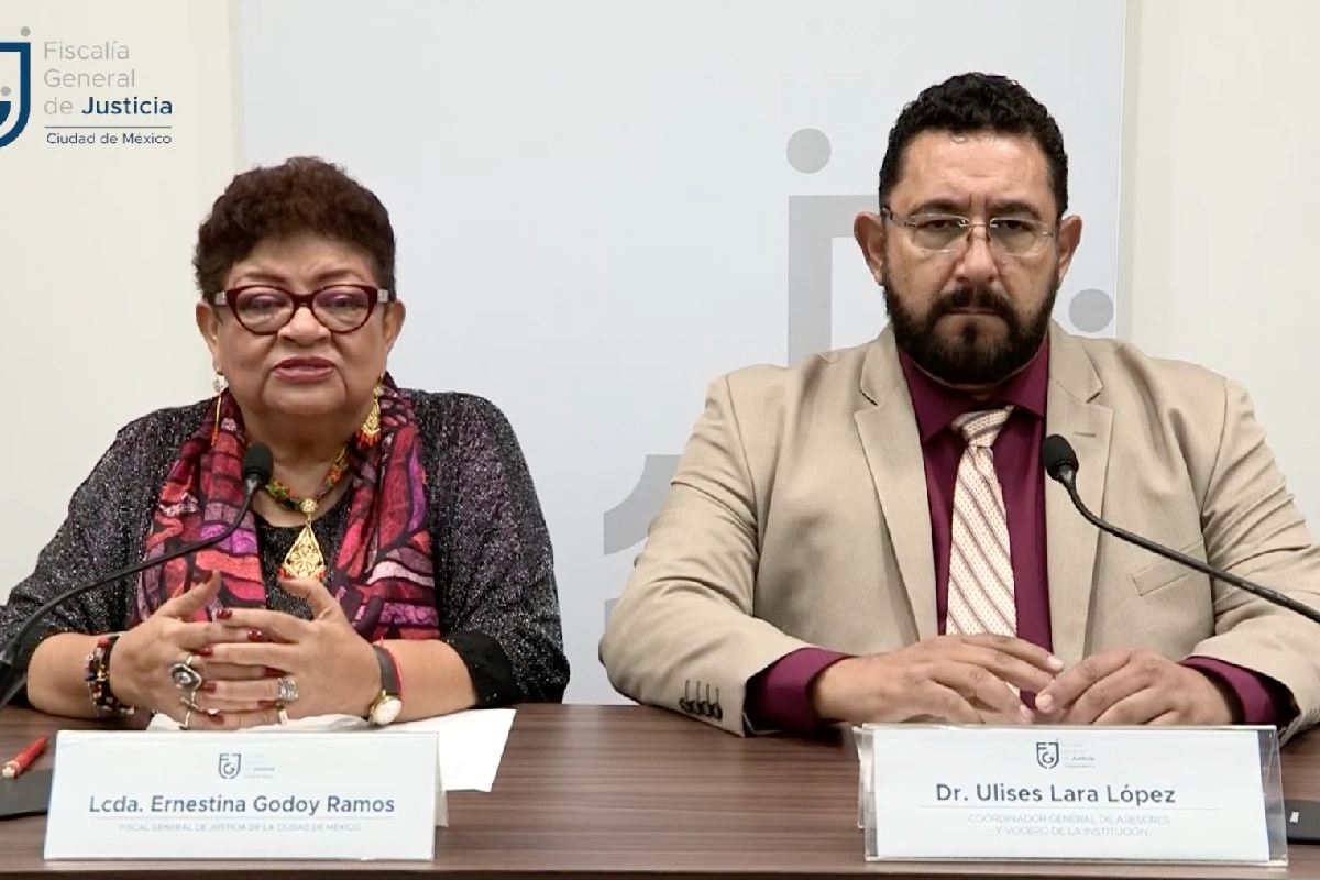 El fiscal Ulises Lara López presentó su renuncia “por motivos personales” como titular de la Fiscalía Especial en Investigación de Asuntos Relevantes y vocero de la FGR