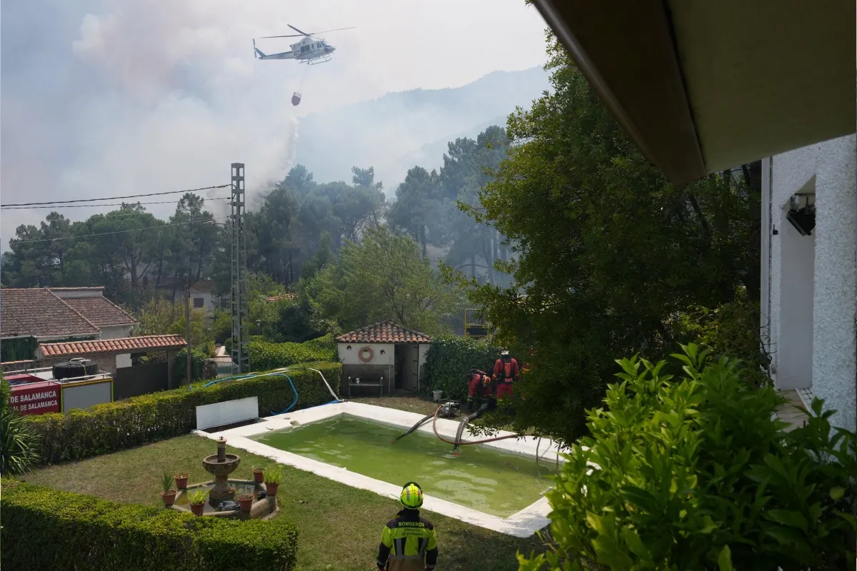 Incendios que arrasan España y Francia fuerzan evacuación de 270 mil personas